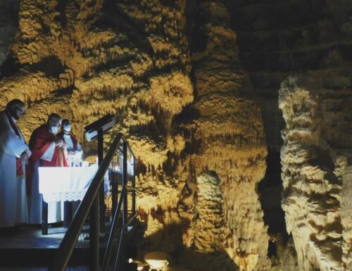 Santa Messa nelle Grotte di Frasassi